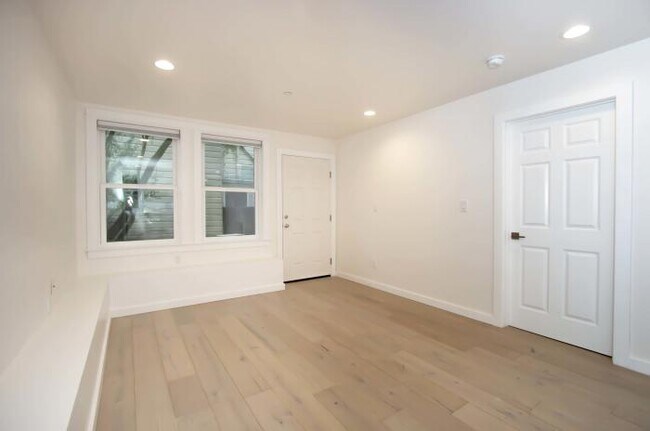 Building Photo - 2 bedroom in San Francisco CA 94118