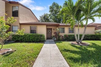 Building Photo - 908 Lakeview Cir