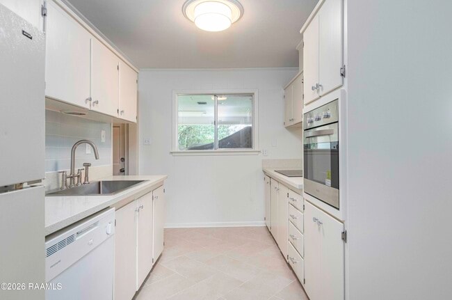 Building Photo - 509 Alonda Dr
