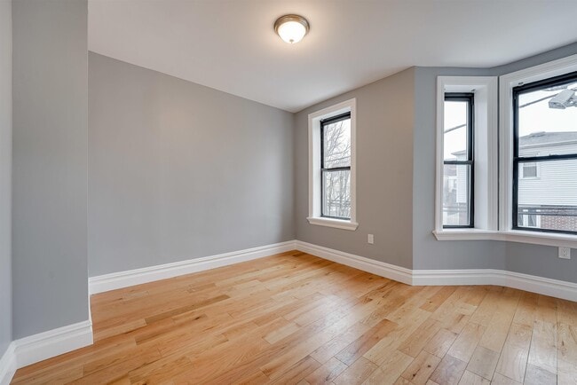 Building Photo - 532 38th St