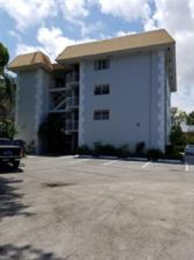 Foto del edificio - 1407 NE 56th St