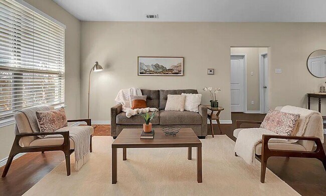 Foto del edificio - 137 Flat Creek Dr