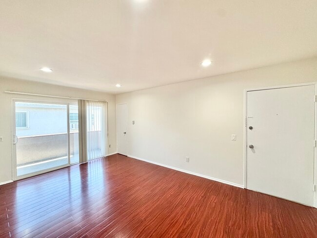 Building Photo - 3663 Vinton Ave