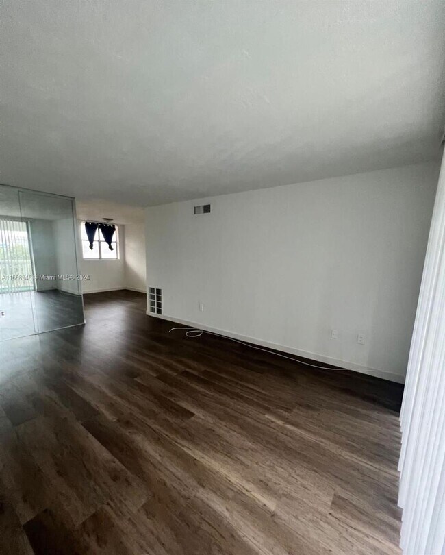 Foto del edificio - 1475 NE 125th Terrace