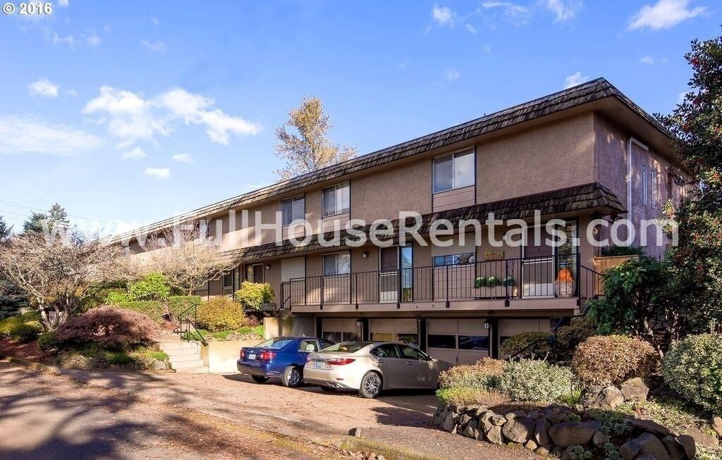 Primary Photo - 825 Stephens Dr