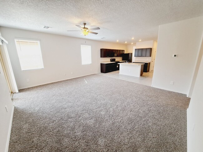 Building Photo - 3 bed 2 bath home in Huning Ranch!