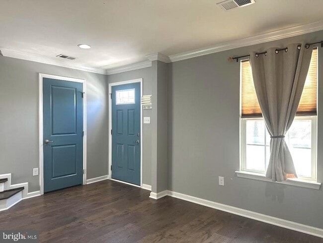 Building Photo - 353 E Hancock St