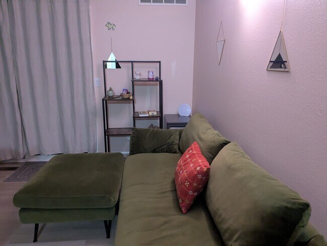 Foto del edificio - 12002 N Jantzen Beach Ave