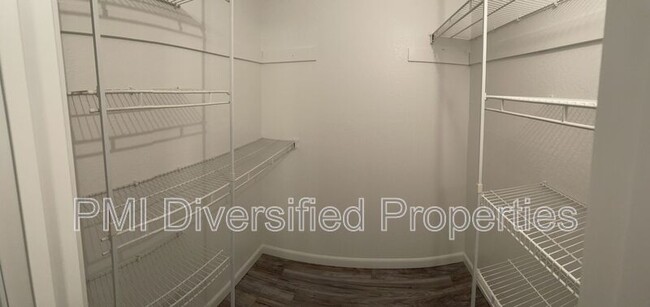 Building Photo - 4600 Neil Rd