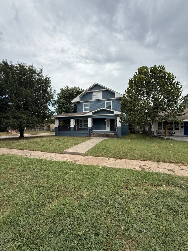 Building Photo - Remodeled Charmer in the Urban Core – Fres...