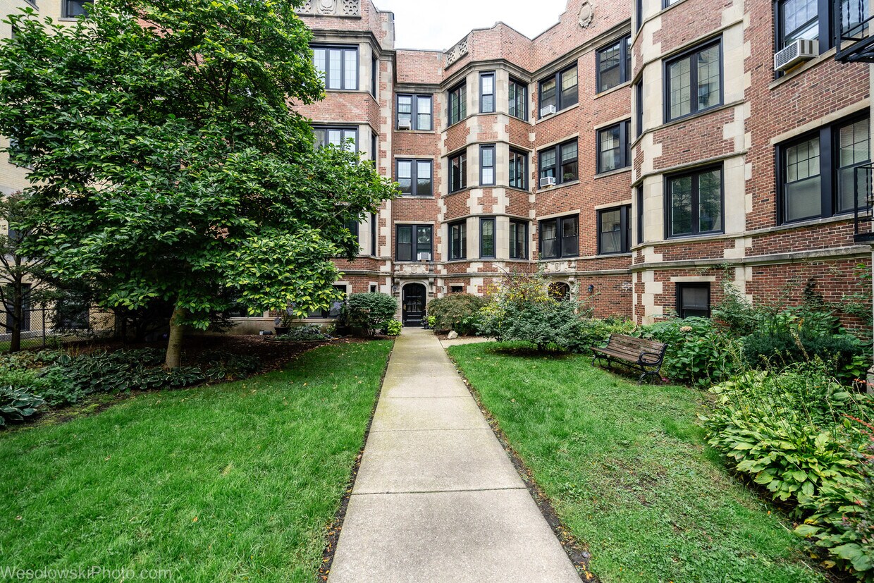 5470 S Cornell Ave Unit 2A, Chicago, IL 60615 Condo for Rent in