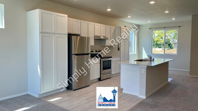 Foto del edificio - Step Inside to a Townhome Made for Easy Living!