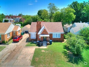 Building Photo - 2204 N Hood St