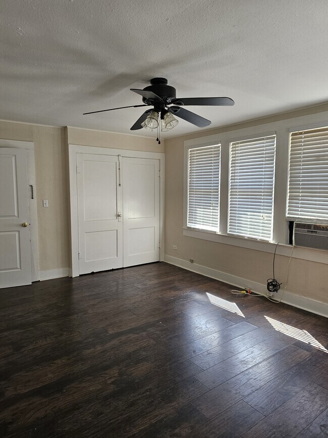 Foto del edificio - 411 W 27th St