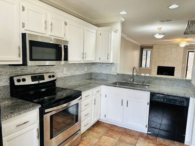 Foto del edificio - Two Bedroom Townhome located on Golf Course