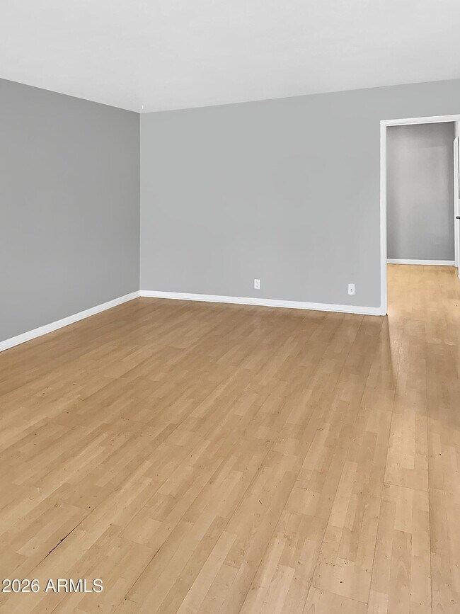 Foto del edificio - 6841 E 2nd St