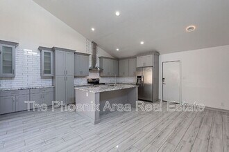 Building Photo - 9128 E Gelding Dr