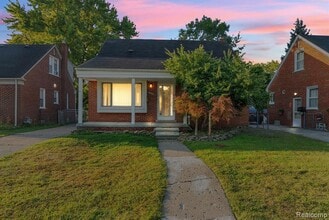 Building Photo - 25635 W Hills Dr