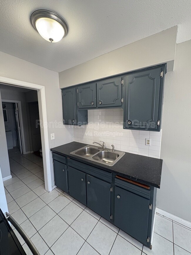 Building Photo - 3521 12th Ave S