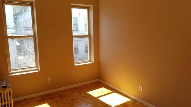 Foto del edificio - 2328 61st St