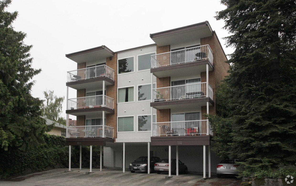 Primary Photo - 744 Belmont Pl E