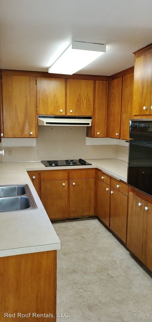 Foto del edificio - 3 br, 1 bath House - 301 118th St S