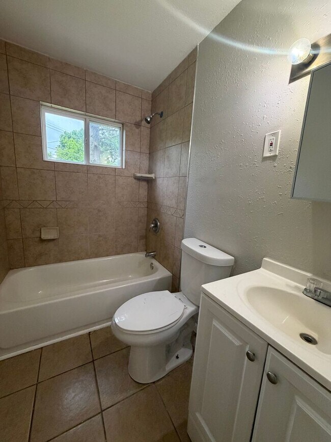 Foto del edificio - Section 8 approved 3 bedroom 1 bath home for rent
