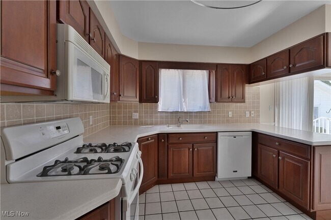 Building Photo - 4185 Adeer Dr