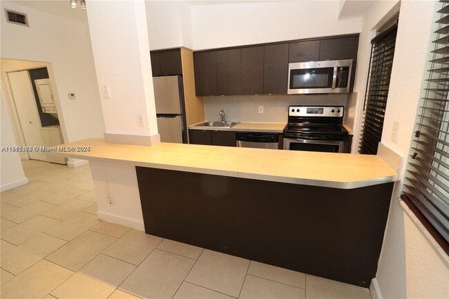 Building Photo - 6835 Rue Versailles Dr