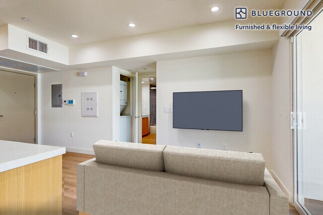 Foto del edificio - 1600 Venice Blvd.