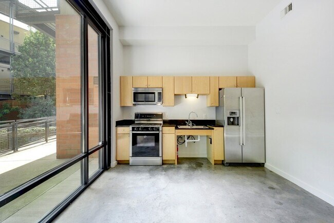 Foto del edificio - 2525 S Lamar Blvd