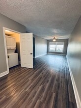 Building Photo - Clear Lake Place