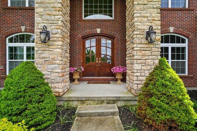 Foto del edificio - Five Bedroom House in Deerfield Township!