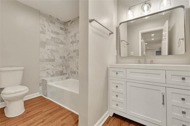 Building Photo - 628 McGill Pl NE