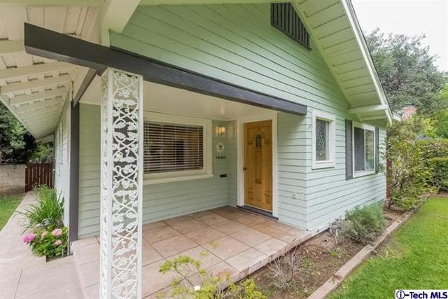 Foto del edificio - 1890 Las Lunas St