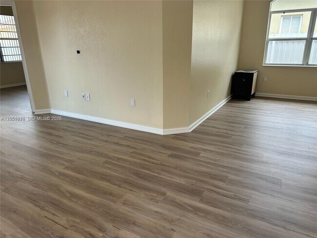 Foto del edificio - 2210 NE 37th Rd