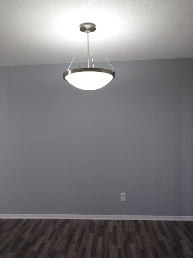 Foto del edificio - 205 Regal Heights Dr