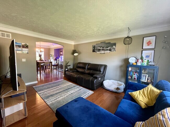 Building Photo - 411 Trefoil St