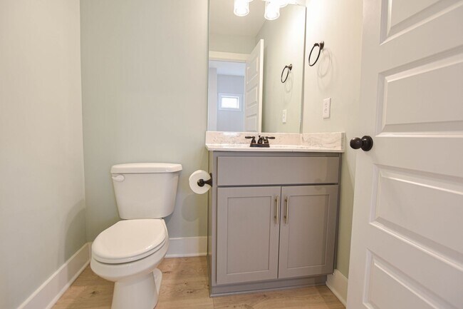 Building Photo - Pet Friendly Four Bedroom in Reserve at Oakland!
