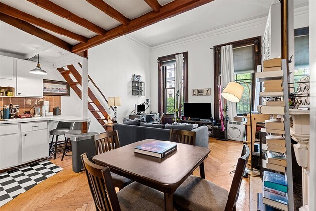 Foto del edificio - 163 Beacon St