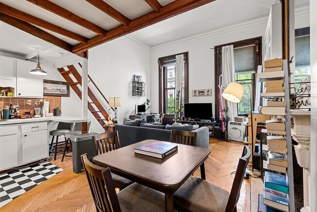 Building Photo - 163 Beacon St