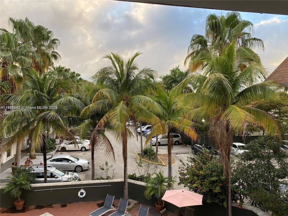 Foto principal - 3245 Virginia St