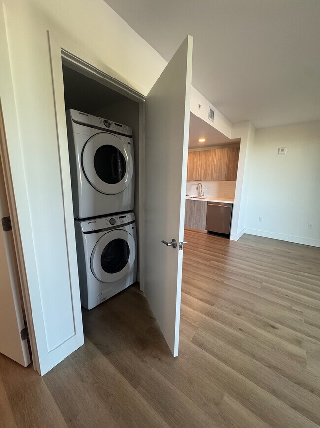 Building Photo - 2459 Fillmore St