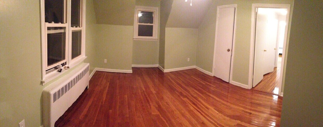 Bedroom - 368 Carnation Ave