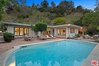 Building Photo - 10216 Cielo Dr