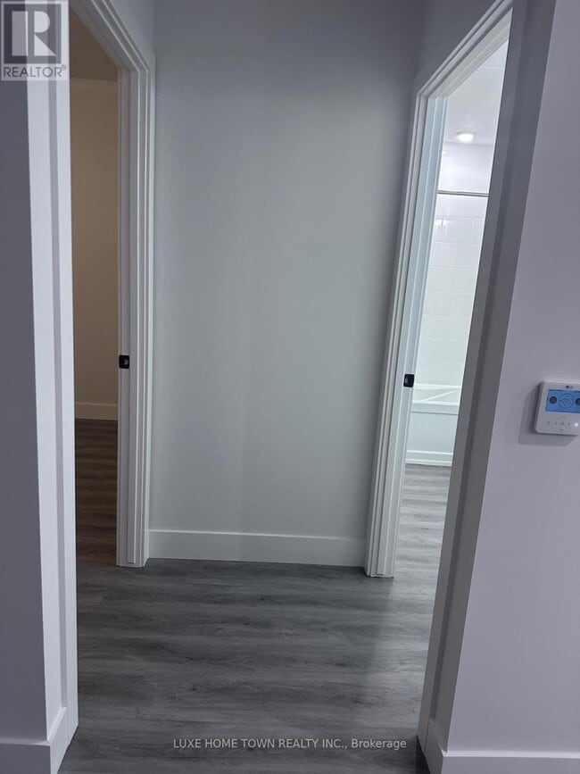 Photo du bâtiment - 1000-1000 Lackner Blvd