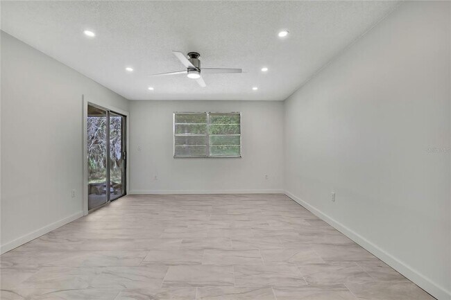 Building Photo - 10986 W Tidewater Cir