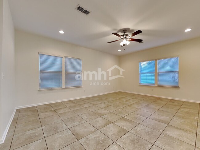 Building Photo - 917 Glendale Ln