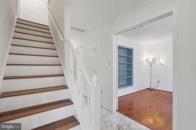 Foto del edificio - 6119 Lundy Pl