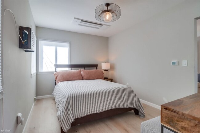 Foto del edificio - 1 br, 1 bath House - 3659 Mission Boulevar...